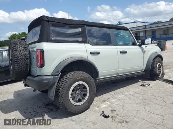 ✅ 2021 Ford Bronco • VIN: 1FMEE5DP4MLA85792 • Lot: 61592585. Wystawiony na Copart z przebiegiem 28 199 mil. Bezpłatny archiwum sprzedaży aukcyjnych z USA i szczegółowy raport historii pojazdu na DreamBid. Zdjęcie 3.