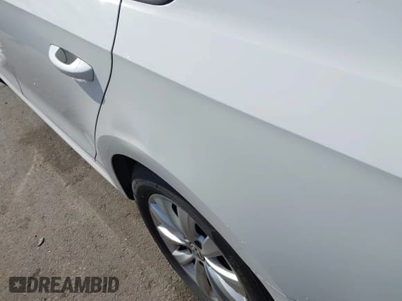 ✅ 2014 Volkswagen Passat Wolfsburg Edition • VIN: 1VWAT7A30EC097331 • Lot: 41762061. Wystawiony na IAAI z przebiegiem 173 351 mil. Bezpłatny archiwum sprzedaży aukcyjnych z USA i szczegółowy raport historii pojazdu na DreamBid. Zdjęcie 13.