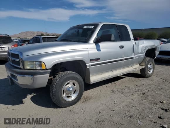 ✅ 2001 Dodge 2500 • VIN: 3B7KF23701G820913 • Lot: 71560975. Listed on Copart with 60,430 mi. Free auction sales archive from the USA and detailed vehicle history report at DreamBid. Image 1.