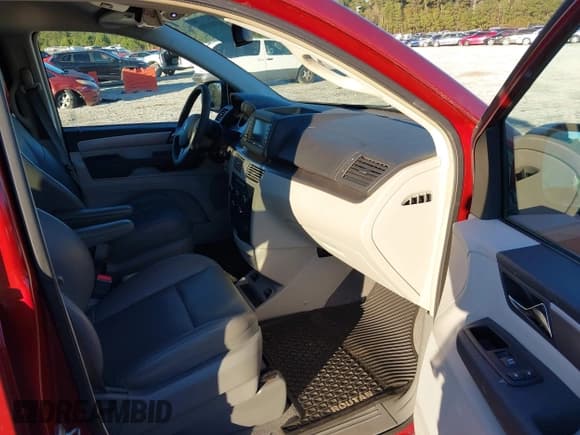 ✅ 2012 Volkswagen Routan SE • VIN: 2C4RVABG7CR193928 • Lot: 43901810. Wystawiony na IAAI z przebiegiem 120 369 mil. Bezpłatny archiwum sprzedaży aukcyjnych z USA i szczegółowy raport historii pojazdu na DreamBid. Zdjęcie 5.