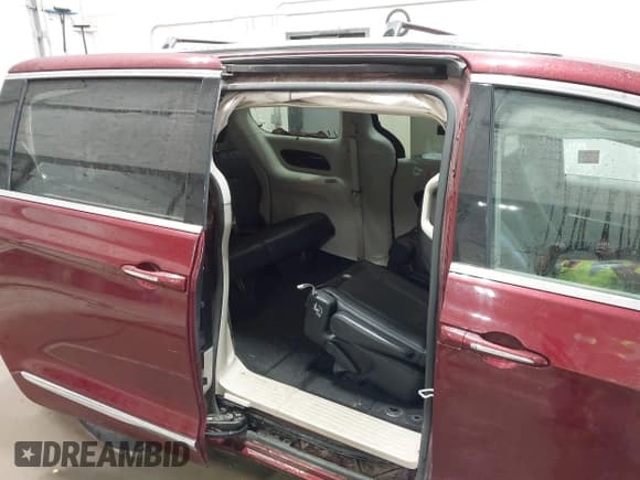 ✅ 2018 Chrysler Pacifica Touring L • VIN: 2C4RC1BG7JR101008 • Лот: 43063971. Опубликован ранее на IAAI с пробегом 124 866 миль. Бесплатный доступ к архиву аукционных продаж из США и подробный отчёт об истории автомобиля на DreamBid. Изображение 8.