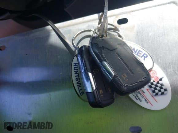 ✅ 2020 Chevrolet Silverado 1500 RST • VIN: 3GCUYEED2LG129800 • Lot: 42232131. Wystawiony na IAAI z przebiegiem 117 768 mil. Bezpłatny archiwum sprzedaży aukcyjnych z USA i szczegółowy raport historii pojazdu na DreamBid. Zdjęcie 11.