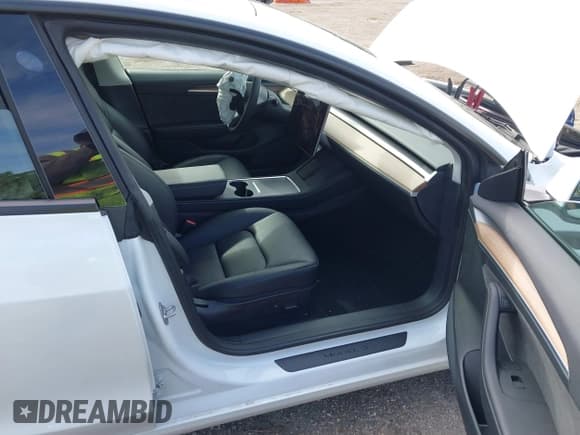 ✅ 2021 Tesla Model 3 Standard Range Plus • VIN: 5YJ3E1EA5MF086418 • Lot: 41252902. Wystawiony na IAAI z przebiegiem 7 858 mil. Bezpłatny archiwum sprzedaży aukcyjnych z USA i szczegółowy raport historii pojazdu na DreamBid. Zdjęcie 5.