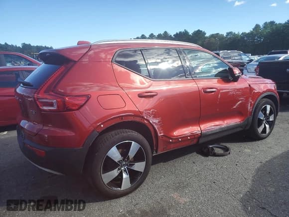 ✅ 2019 Volvo XC40 Momentum • VIN: YV4162UK1K2074820 • Lot: 84550215. Listed on Copart with 35,793 mi. Free auction sales archive from the USA and detailed vehicle history report at DreamBid. Image 3.