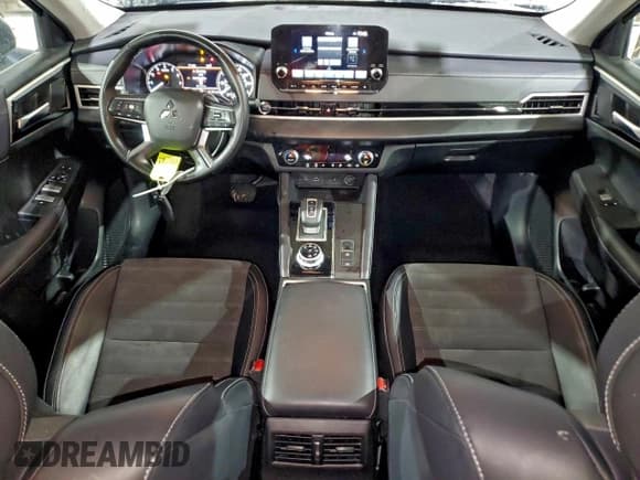 ✅ 2024 Mitsubishi Outlander SE • VIN: JA4J4VA83RZ076955 • Lot: 96091415. Listed on Copart with 39,978 mi. Free auction sales archive from the USA and detailed vehicle history report at DreamBid. Image 8.