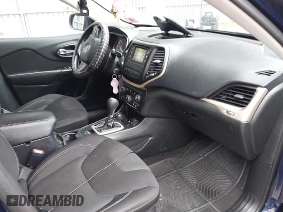 ✅ 2015 Jeep Cherokee Latitude • VIN: 1C4PJMCBXFW744341 • Lot: 43542241. Wystawiony na IAAI z przebiegiem 134 020 mil. Bezpłatny archiwum sprzedaży aukcyjnych z USA i szczegółowy raport historii pojazdu na DreamBid. Zdjęcie 5.