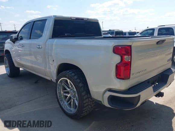 ✅ 2019 Chevrolet Silverado 1500 High Country • VIN: 3GCUYHEL4KG127750 • Lot: 43215730. Wystawiony na IAAI z przebiegiem 100 824 mil. Bezpłatny archiwum sprzedaży aukcyjnych z USA i szczegółowy raport historii pojazdu na DreamBid. Zdjęcie 3.