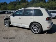 ✅ 2010 Volkswagen Touareg • VIN: WVGAK7A90AD002356 • Lot: 75482024. Wystawiony na Copart z przebiegiem 148 667 mil. Bezpłatny archiwum sprzedaży aukcyjnych z USA i szczegółowy raport historii pojazdu na DreamBid. Zdjęcie 2.