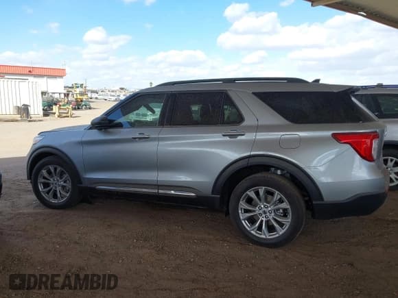 ✅ 2024 Ford Explorer XLT • VIN: 1FMSK7DH8RGA81728 • Lot: 41671142. Wystawiony na IAAI z przebiegiem 1 220 mil. Bezpłatny archiwum sprzedaży aukcyjnych z USA i szczegółowy raport historii pojazdu na DreamBid. Zdjęcie 14.