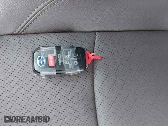 ✅ 2024 Toyota Sienna Platinum • VIN: 5TDESKFC8RS125304 • Лот: 41321647. Опубликован ранее на IAAI с пробегом Не указан. Бесплатный доступ к архиву аукционных продаж из США и подробный отчёт об истории автомобиля на DreamBid. Изображение 11.