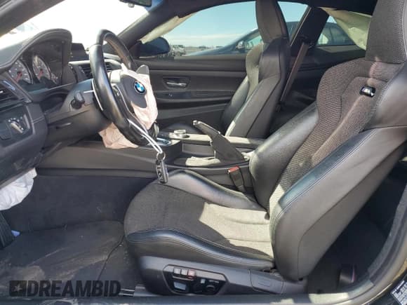 ✅ 2019 BMW M4 CS • VIN: WBS3S7C55KAC09671 • Lot: 44065984. Listed on Copart with 19,219 mi. Free auction sales archive from the USA and detailed vehicle history report at DreamBid. Image 7.