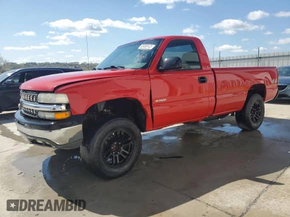 2002 Chevrolet Silverado 1500 LS z VIN 1GCEK14V52Z252823, wystawiony jako Copart lot #52438145 z przebiegiem 219 028 mil mil oraz Szkoda całkowita • Salvage title. Historia ofert i sprzedaży dostępna na DreamBid. Obrazek 1.