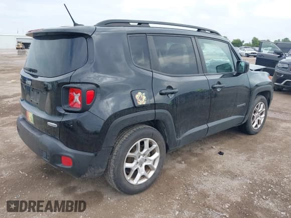 ✅ 2017 Jeep Renegade Latitude • VIN: ZACCJABB4HPG28793 • Lot: 42986404. Wystawiony na IAAI z przebiegiem 112 532 mil. Bezpłatny archiwum sprzedaży aukcyjnych z USA i szczegółowy raport historii pojazdu na DreamBid. Zdjęcie 4.