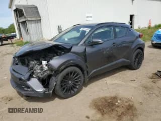 ✅ 2018 Toyota C-HR XLE • VIN: NMTKHMBXXJR010101 • Лот: 58311065. Опубликован ранее на Copart с пробегом 130 681 миль. Бесплатный доступ к архиву аукционных продаж из США и подробный отчёт об истории автомобиля на DreamBid. Изображение 1.