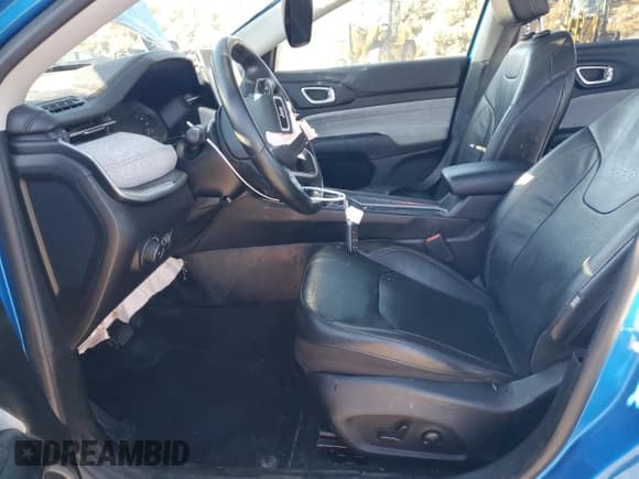 ✅ 2022 Jeep Compass Latitude Lux • VIN: 3C4NJDFB1NT195801 • Lot: 86676235. Wystawiony na Copart z przebiegiem 52 537 mil. Bezpłatny archiwum sprzedaży aukcyjnych z USA i szczegółowy raport historii pojazdu na DreamBid. Zdjęcie 7.