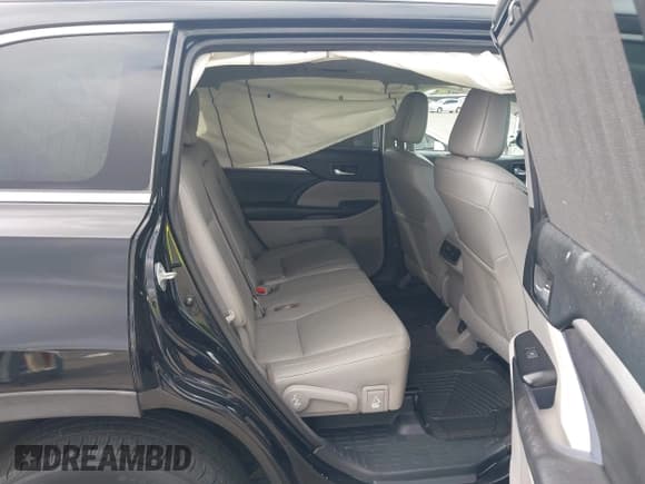 ✅ 2017 Toyota Highlander XLE • VIN: 5TDKZRFH4HS516905 • Лот: 43378819. Опубликован ранее на IAAI с пробегом 109 528 миль. Бесплатный доступ к архиву аукционных продаж из США и подробный отчёт об истории автомобиля на DreamBid. Изображение 8.