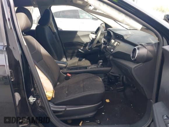 ✅ 2021 Nissan Kicks SV • VIN: 3N1CP5CV4ML504883 • Lot: 43353343. Wystawiony na IAAI z przebiegiem 107 316 mil. Bezpłatny archiwum sprzedaży aukcyjnych z USA i szczegółowy raport historii pojazdu na DreamBid. Zdjęcie 5.