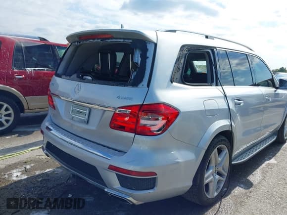 ✅ 2015 Mercedes-Benz GL 550 • VIN: 4JGDF7DE0FA472857 • Лот: 42309286. Опубликован ранее на IAAI с пробегом 93 088 миль. Бесплатный доступ к архиву аукционных продаж из США и подробный отчёт об истории автомобиля на DreamBid. Изображение 20.