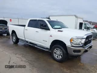 ✅ 2019 Ram 2500 Big Horn • VIN: 3C6UR5JL5KG703032 • Лот: 41700190. Опубликован ранее на IAAI с пробегом 90 215 миль. Бесплатный доступ к архиву аукционных продаж из США и подробный отчёт об истории автомобиля на DreamBid. Изображение 1.
