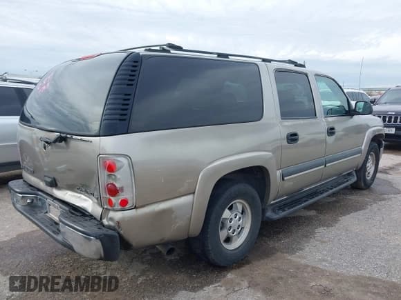 ✅ 2002 Chevrolet Suburban LS • VIN: 3GNEC16Z72G193181 • Лот: 41303195. Опубликован ранее на IAAI с пробегом 240 877 миль. Бесплатный доступ к архиву аукционных продаж из США и подробный отчёт об истории автомобиля на DreamBid. Изображение 4.