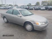 ✅ 2000 Toyota Camry LE • VIN: JT2BG22KXY0418018 • Lot: 43381609. Wystawiony na IAAI z przebiegiem 169 958 mil. Bezpłatny archiwum sprzedaży aukcyjnych z USA i szczegółowy raport historii pojazdu na DreamBid. Zdjęcie 1.
