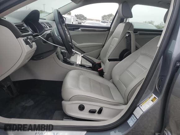 ✅ 2017 Volkswagen Passat SE • VIN: 1VWGT7A38HC003923 • Lot: 90938205. Listed on Copart with 69,753 mi. Free auction sales archive from the USA and detailed vehicle history report at DreamBid. Image 7.