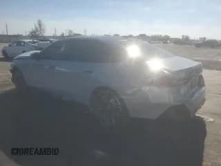 ✅ 2024 BMW i5 eDrive40 • VIN: WBY33FK03RCS00577 • Lot: 87048264. Wystawiony na Copart z przebiegiem 11 815 mil. Bezpłatny archiwum sprzedaży aukcyjnych z USA i szczegółowy raport historii pojazdu na DreamBid. Zdjęcie 2.