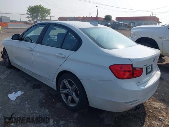 ✅ 2015 BMW 3 Series 328i xDrive • VIN: WBA3B5G5XFNS17926 • Lot: 42441569. Listed on IAAI with 120,748 mi. Free auction sales archive from the USA and detailed vehicle history report at DreamBid. Image 3.