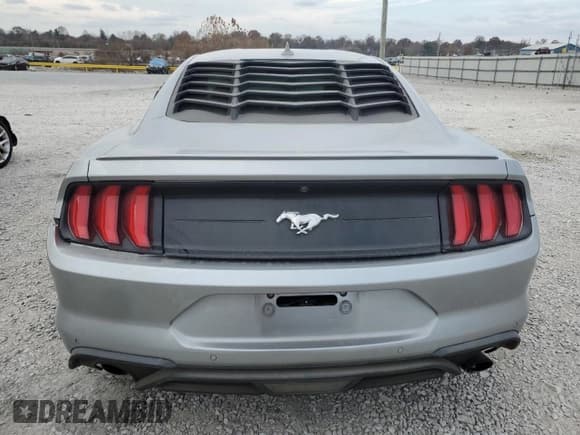 ✅ 2021 Ford Mustang EcoBoost Premium • VIN: 1FA6P8THXM5105679 • Lot: 92796475. Wystawiony na Copart z przebiegiem 82 377 mil. Bezpłatny archiwum sprzedaży aukcyjnych z USA i szczegółowy raport historii pojazdu na DreamBid. Zdjęcie 6.