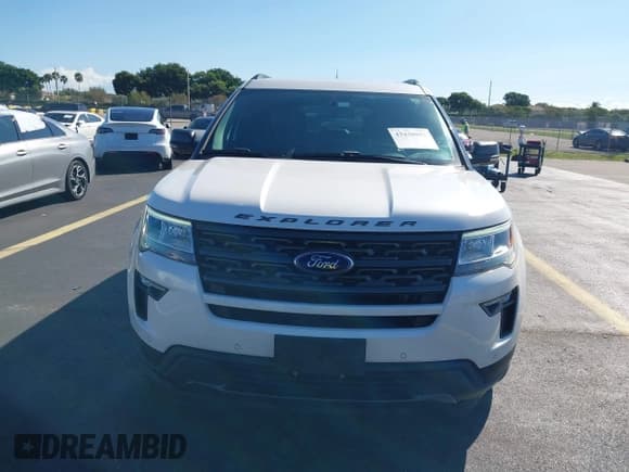 ✅ 2019 Ford Explorer XLT • VIN: 1FM5K7D8XKGA04281 • Lot: 43438902. Wystawiony na IAAI z przebiegiem 88 054 mil. Bezpłatny archiwum sprzedaży aukcyjnych z USA i szczegółowy raport historii pojazdu na DreamBid. Zdjęcie 12.