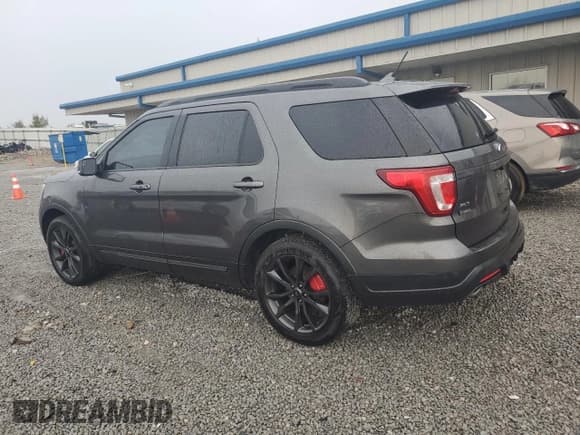 ✅ 2018 Ford Explorer XLT • VIN: 1FM5K8D89JGA53542 • Lot: 82029935. Wystawiony na Copart z przebiegiem 153 099 mil. Bezpłatny archiwum sprzedaży aukcyjnych z USA i szczegółowy raport historii pojazdu na DreamBid. Zdjęcie 2.