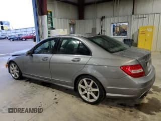 ✅ 2014 Mercedes-Benz C 250 Sport • VIN: WDDGF4HB3EG244305 • Lot: 89653605. Wystawiony na Copart z przebiegiem 119 617 mil. Bezpłatny archiwum sprzedaży aukcyjnych z USA i szczegółowy raport historii pojazdu na DreamBid. Zdjęcie 2.