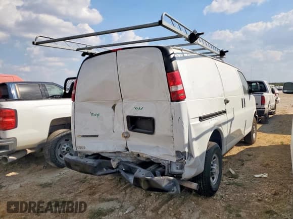 ✅ 2023 Chevrolet Express Cargo • VIN: 1GCWGAFP2P1170820 • Lot: 89430715. Wystawiony na Copart z przebiegiem 57 018 mil. Bezpłatny archiwum sprzedaży aukcyjnych z USA i szczegółowy raport historii pojazdu na DreamBid. Zdjęcie 3.