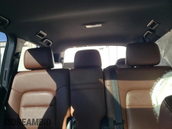 ✅ 2018 Toyota Land Cruiser • VIN: JTMCY7AJ7J4061278 • Lot: 42306755. Wystawiony na Copart z przebiegiem 71 797 mil. Bezpłatny archiwum sprzedaży aukcyjnych z USA i szczegółowy raport historii pojazdu na DreamBid. Zdjęcie 10.