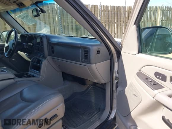 ✅ 2005 Chevrolet Suburban LT • VIN: 3GNFK16Z05G287480 • Лот: 41659940. Опубликован ранее на IAAI с пробегом 223 673 миль. Бесплатный доступ к архиву аукционных продаж из США и подробный отчёт об истории автомобиля на DreamBid. Изображение 5.