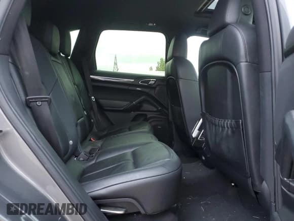 ✅ 2012 Porsche Cayenne S • VIN: WP1AB2A23CLA40374 • Lot: 85318275. Wystawiony na Copart z przebiegiem 218 654 mil. Bezpłatny archiwum sprzedaży aukcyjnych z USA i szczegółowy raport historii pojazdu na DreamBid. Zdjęcie 11.