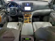 ✅ 2009 Toyota Highlander Limited • VIN: JTEEW44A292030094 • Lot: 96746315. Listed on Copart with 218,370 mi. Free auction sales archive from the USA and detailed vehicle history report at DreamBid. Image 8.