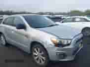 2013 Mitsubishi Outlander ES z VIN 4A4AR3AU7DE015769, wystawiony jako IAAI lot #43290230 z przebiegiem 208 555 mil mil oraz . Historia ofert i sprzedaży dostępna na DreamBid. Obrazek 6.