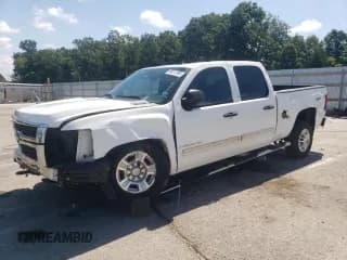 ✅ 2009 Chevrolet Silverado 2500HD Work Truck • VIN: 1GCHK43K89F168674 • Lot: 68511965. Wystawiony na Copart z przebiegiem 127 296 mil. Bezpłatny archiwum sprzedaży aukcyjnych z USA i szczegółowy raport historii pojazdu na DreamBid. Zdjęcie 1.