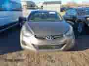 2013 Hyundai Elantra GLS z VIN 5NPDH4AE4DH233352, wystawiony jako IAAI lot #43616359 z przebiegiem 143 467 mil mil oraz . Historia ofert i sprzedaży dostępna na DreamBid. Obrazek 6.