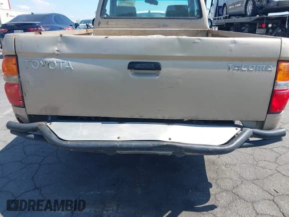 ✅ 2002 Toyota Tacoma • VIN: 5TENL42N02Z880522 • Lot: 43267218. Wystawiony na IAAI z przebiegiem 208 553 mil. Bezpłatny archiwum sprzedaży aukcyjnych z USA i szczegółowy raport historii pojazdu na DreamBid. Zdjęcie 6.