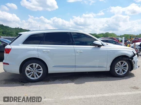 ✅ 2017 Audi Q7 Premium • VIN: WA1AHAF77HD037780 • Lot: 42354651. Wystawiony na IAAI z przebiegiem 144 862 mil. Bezpłatny archiwum sprzedaży aukcyjnych z USA i szczegółowy raport historii pojazdu na DreamBid. Zdjęcie 13.