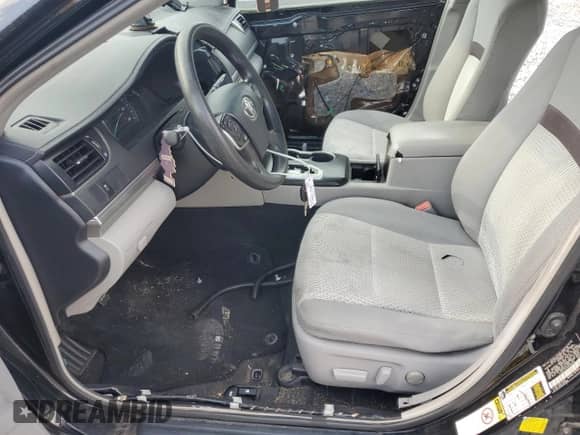 2013 Toyota Camry L z VIN 4T4BF1FK1DR305464, wystawiony jako Copart lot #81585885 z przebiegiem 229 471 mil mil oraz Szkoda całkowita • Salvage title. Historia ofert i sprzedaży dostępna na DreamBid. Obrazek 7.