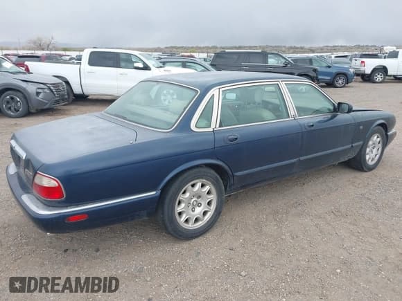 ✅ 1998 Jaguar XJ • VIN: SAJHX6242WC820445 • Lot: 42073301. Listed on IAAI with Not provided. Free auction sales archive from the USA and detailed vehicle history report at DreamBid. Image 4.