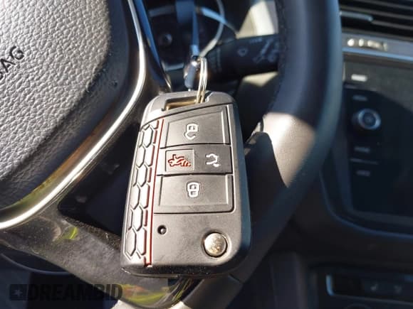 ✅ 2020 Volkswagen Tiguan SE • VIN: 3VV3B7AX6LM129522 • Lot: 43391338. Listed on IAAI with 36,047 mi. Free auction sales archive from the USA and detailed vehicle history report at DreamBid. Image 11.