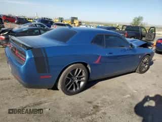 2023 Dodge Challenger R/T Scat Pack z VIN 2C3CDZFJ4PH546574, wystawiony jako Copart lot #63497025 z przebiegiem 14 662 mil mil oraz Szkoda całkowita • Salvage title. Historia ofert i sprzedaży dostępna na DreamBid. Obrazek 3.