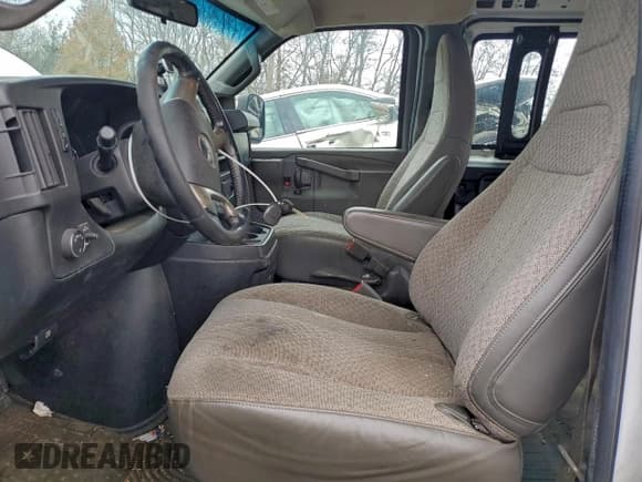 ✅ 2019 GMC Savana Cargo • VIN: 1GTW7AFG1K1147814 • Lot: 93703315. Listed on Copart with 236,553 mi. Free auction sales archive from the USA and detailed vehicle history report at DreamBid. Image 7.