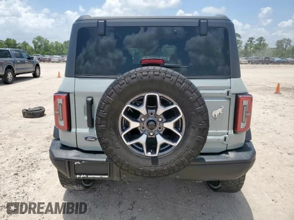 ✅ 2024 Ford Bronco Badlands • VIN: 1FMEE9BP4RLA84742 • Лот: 61963995. Опубликован ранее на Copart с пробегом 828 миль. Бесплатный доступ к архиву аукционных продаж из США и подробный отчёт об истории автомобиля на DreamBid. Изображение 6.