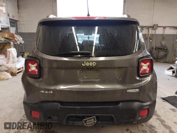 ✅ 2017 Jeep Renegade Latitude • VIN: ZACCJBBB8HPE85191 • Lot: 43573344. Listed on IAAI with 90,979 mi. Free auction sales archive from the USA and detailed vehicle history report at DreamBid. Image 16.