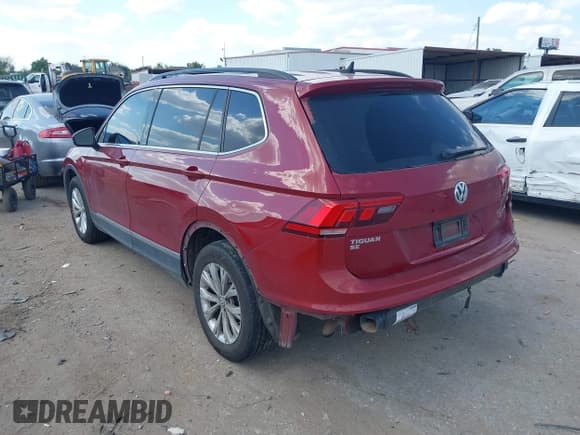 ✅ 2018 Volkswagen Tiguan SEL • VIN: 3VV3B7AX4JM128415 • Lot: 43315579. Listed on IAAI with 170,324 mi. Free auction sales archive from the USA and detailed vehicle history report at DreamBid. Image 3.
